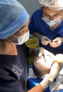 La micro-greffe capillaire afue pour traiter la calvitie en chirurgie esthétique à Grenoble