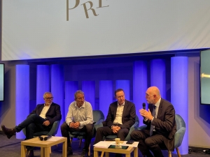 Echange d'expertise entre chirurgiens sur les prothèses mammaires